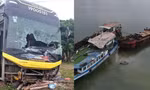 Tàu Vịnh Xanh sau khi được trục vớt về cảng.