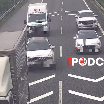 Giữ khoảng cách an toàn nhưng bị xe khác chen ngang có bị phạt?