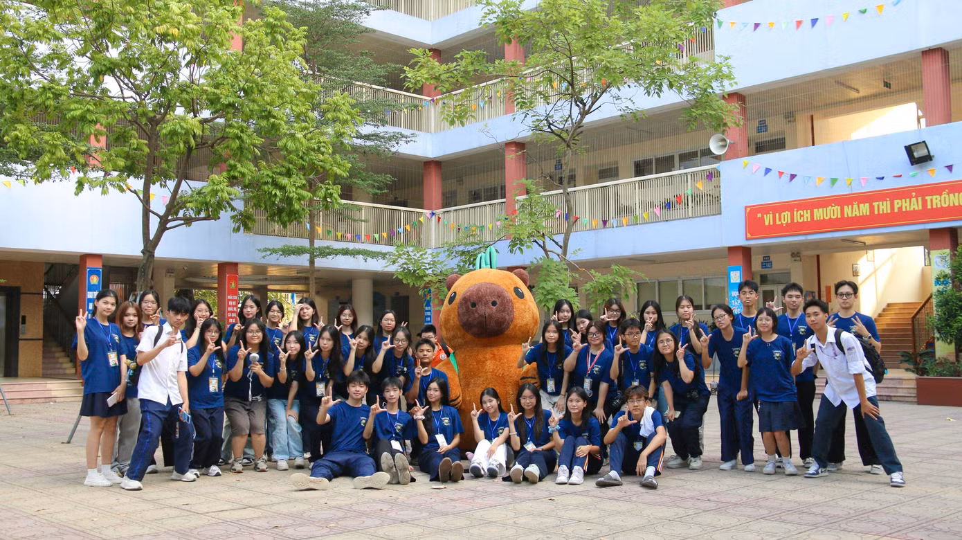 cac-thanh-vien-ban-to-chuc-du-an-libreria-project-chup-anh-luu-niem-tai-su-kien.jpg