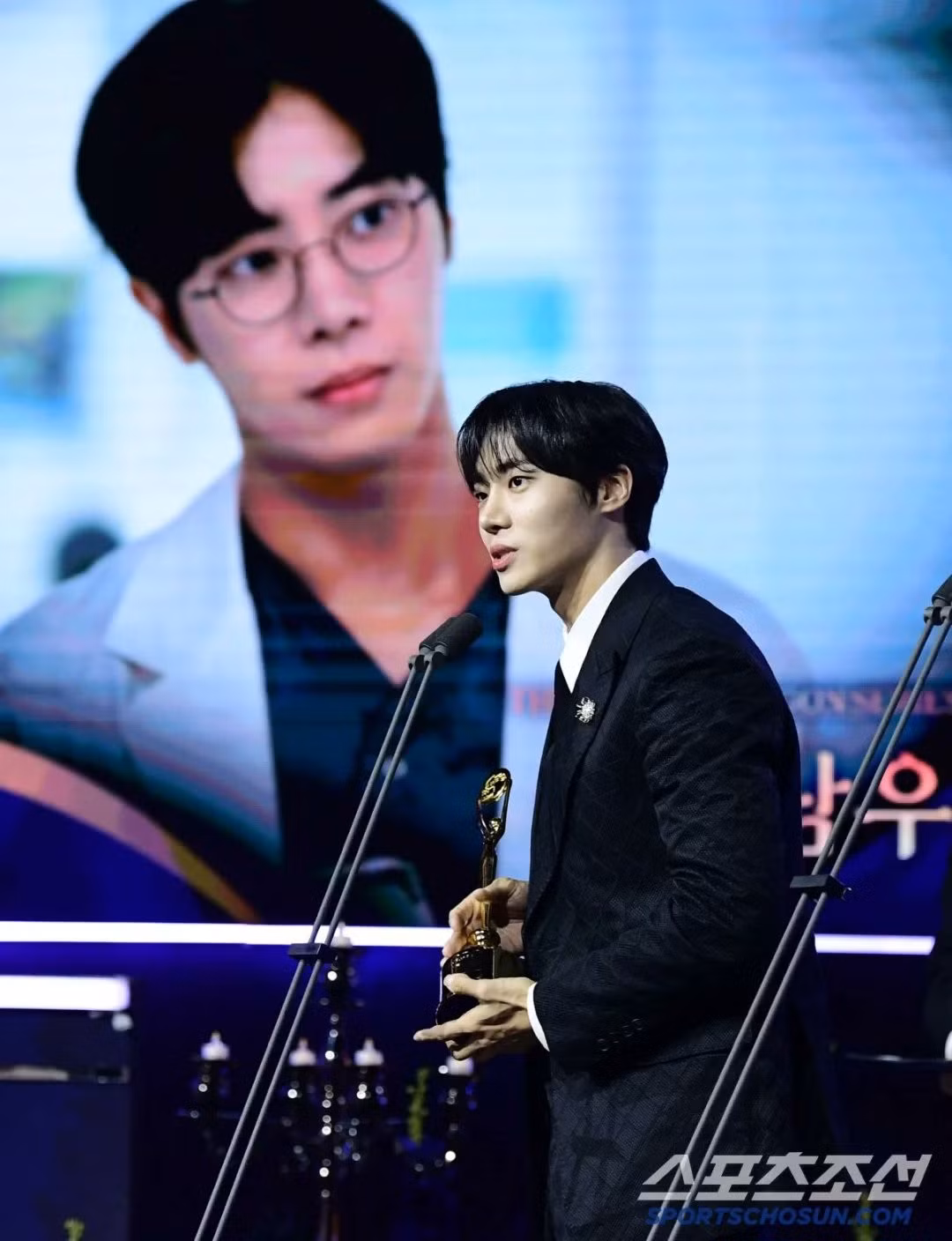 young-woo-1.jpg