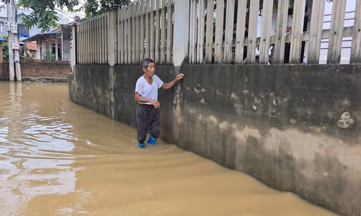 Người dân 'rốn lũ' Thái Nguyên khắc phục hậu quả mưa bão
