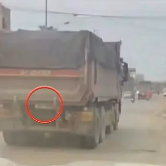 Dùng ô tô biển số trắng chở khách và có thu tiền, bị phạt như thế nào?