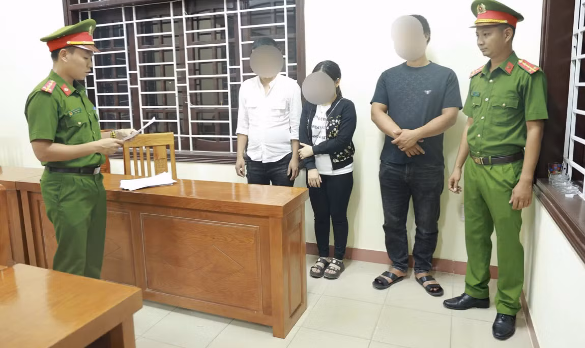 doc-lenh-khoi-to-3-bi-can-van-mua-ban-giet-mo-lon-benh.png