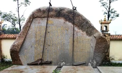 Khắc Chiếu Cần Vương lên bia đá 11 tấn 