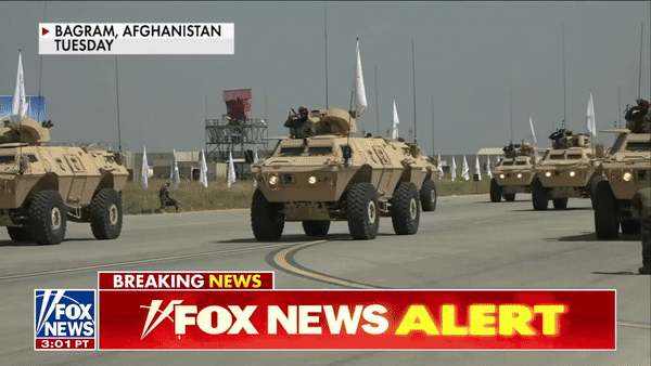 Taliban diễu hành với các phương tiện quân sự của Mỹ, ngày 14/8. (Nguồn: Fox News)