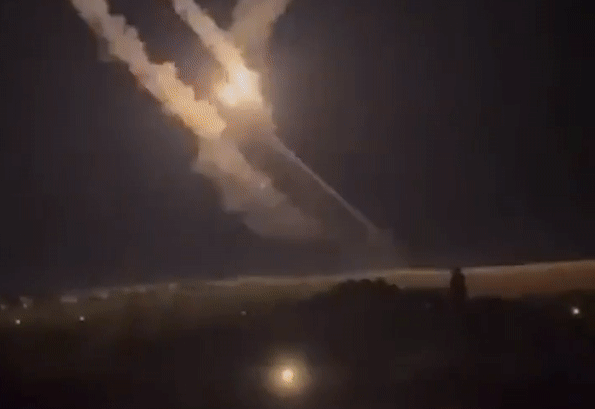 Video ghi lại khoảnh khắc tên lửa quay đầu Video ghi lại khoảnh khắc tên lửa quay đầu