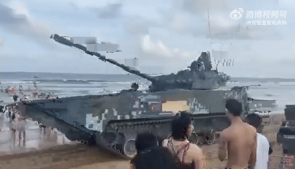 Video được đưa lên mạng xã hội với mô tả đoàn xe bọc thép di chuyển trên bờ biển tỉnh Phúc Kiến Video được đưa lên mạng xã hội với mô tả đoàn xe bọc thép di chuyển trên bờ biển tỉnh Phúc Kiến