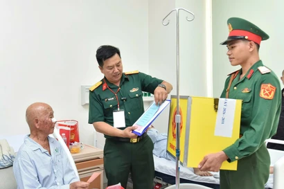 Hình ảnh Tổng Bí thư Tô Lâm cùng lãnh đạo Đảng, Nhà nước thực hiện quyền cử tri