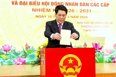 Chủ tịch nước Lương Cường bỏ phiếu tại điểm bầu cử Tổng cục Chính trị 