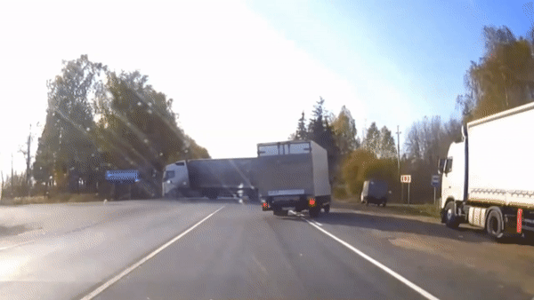 Ám ảnh 'hung thần' container: Nơm nớp khi ra đường ảnh 4 Ám ảnh 'hung thần' container: Nơm nớp khi ra đường ảnh 4