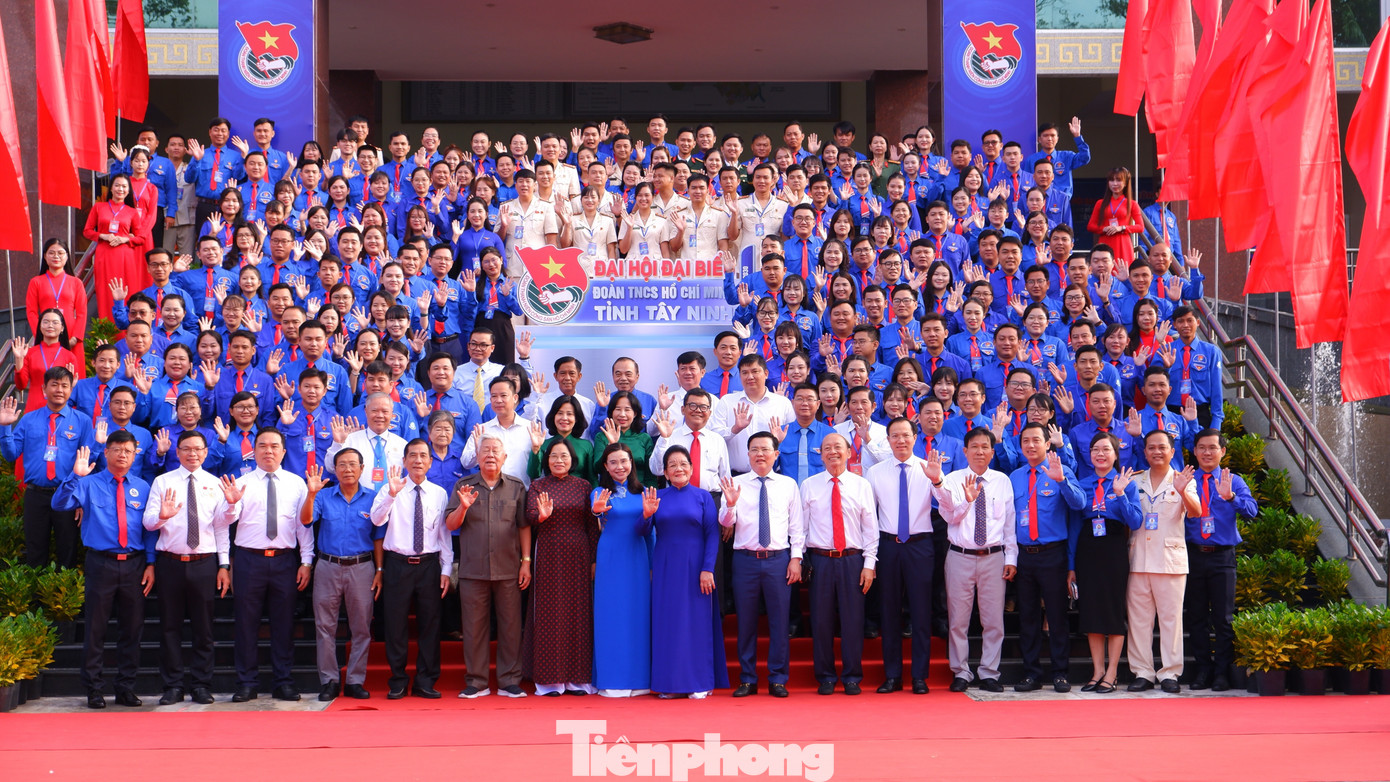 Các đại biểu chụp ảnh lưu niệm tại Đại hội đại biểu Đoàn TNCS Hồ Chí Minh tỉnh Tây Ninh lần thứ I, nhiệm kỳ 2025-2030. tp-chi-trang-2.jpg
