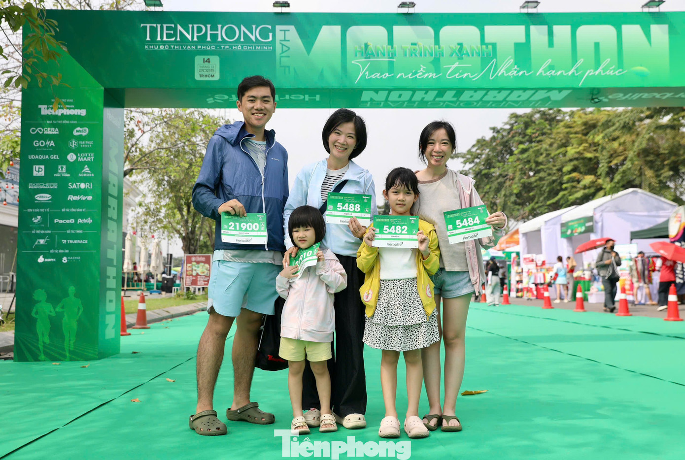 První půlmaraton Tien Phong - 2025 se setkal s pozitivní odezvou od mnoha běžeckých nadšenců. tp-nhom-2-3231.jpg