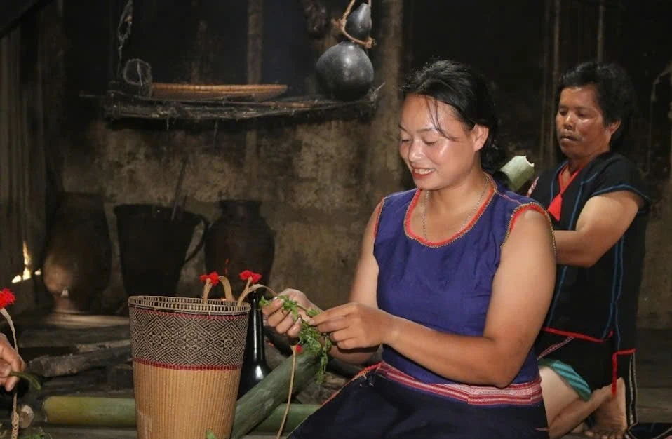 Khói Bếp Ngày Xuân Và Mâm Cỗ Cúng Yàng Giữa Đại Ngàn Làng Chốt