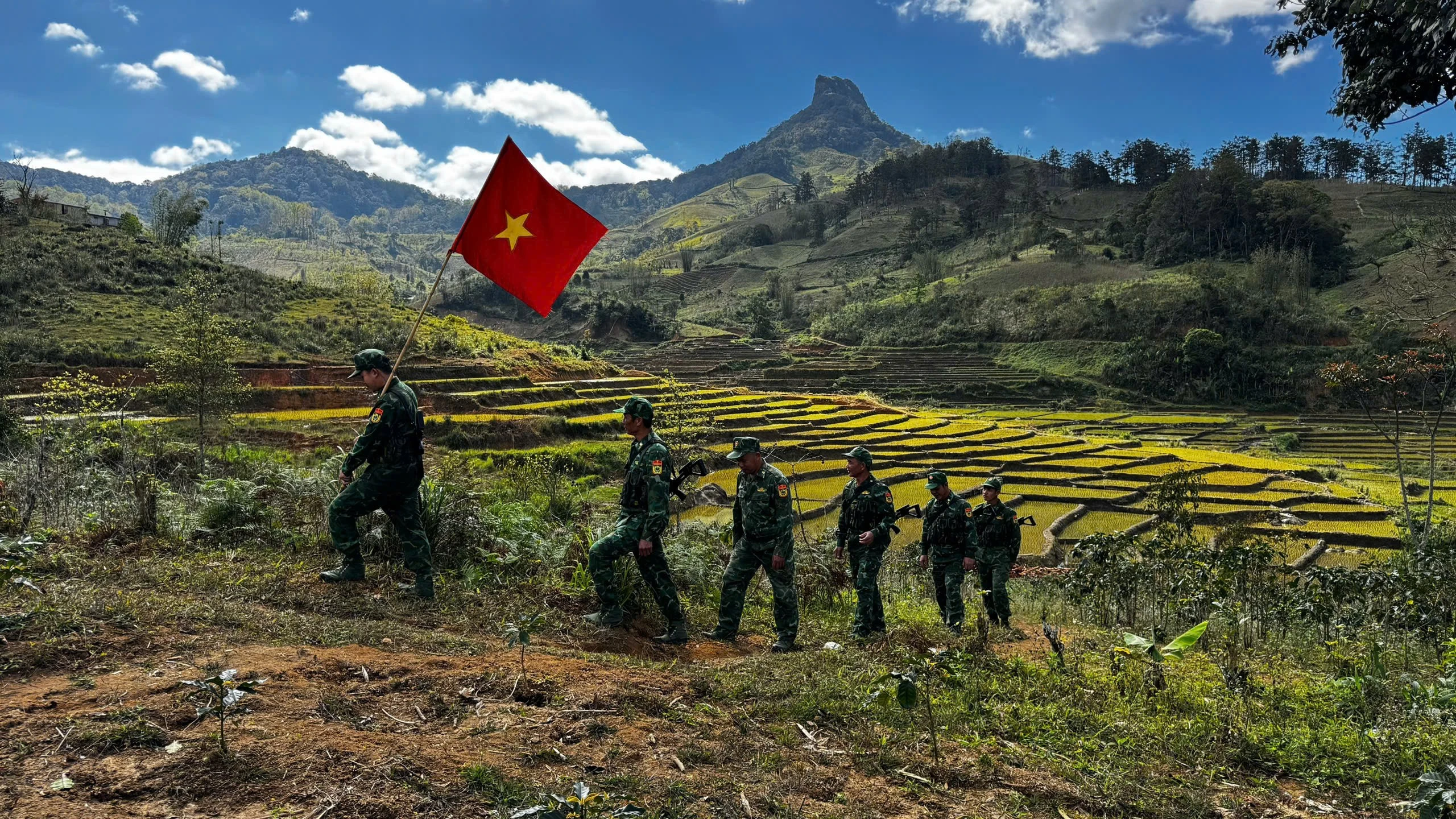 Tết nơi sương mù phủ kín lối đi: Người lính biên phòng Sông Thanh giữ trọn mùa xuân Tổ quốc