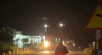 Xe đầu kéo cố vượt rào chắn bị tàu hỏa tông gãy đôi ở Quảng Ngãi