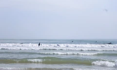 Cô gái khóc suốt đêm tìm chiếc nhẫn quan trọng rơi ở biển Đà Nẵng 