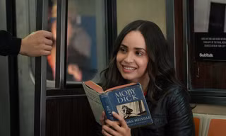 Sofia Carson trong " The Life List ".