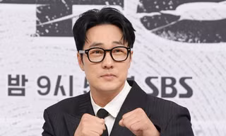 So Ji Sub chi đậm, mua vàng tặng 300 người đoàn phim Đặc Vụ Kim Tái Khởi Động