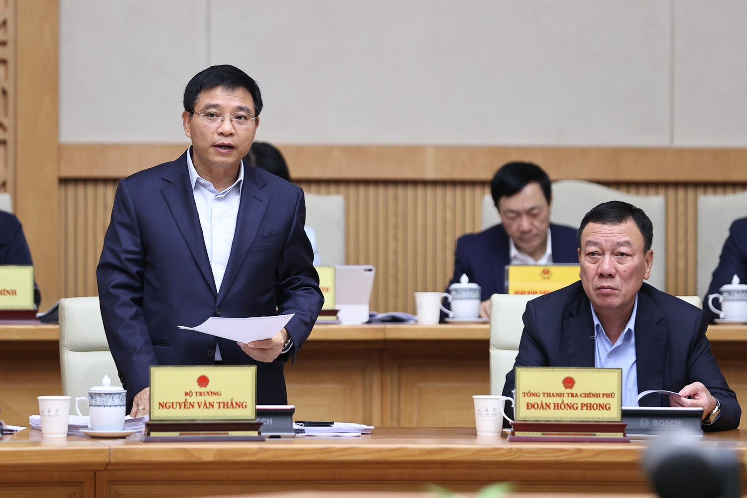 Thu ngân sách Nhà nước gần 2,4 triệu tỷ đồng trong 11 tháng