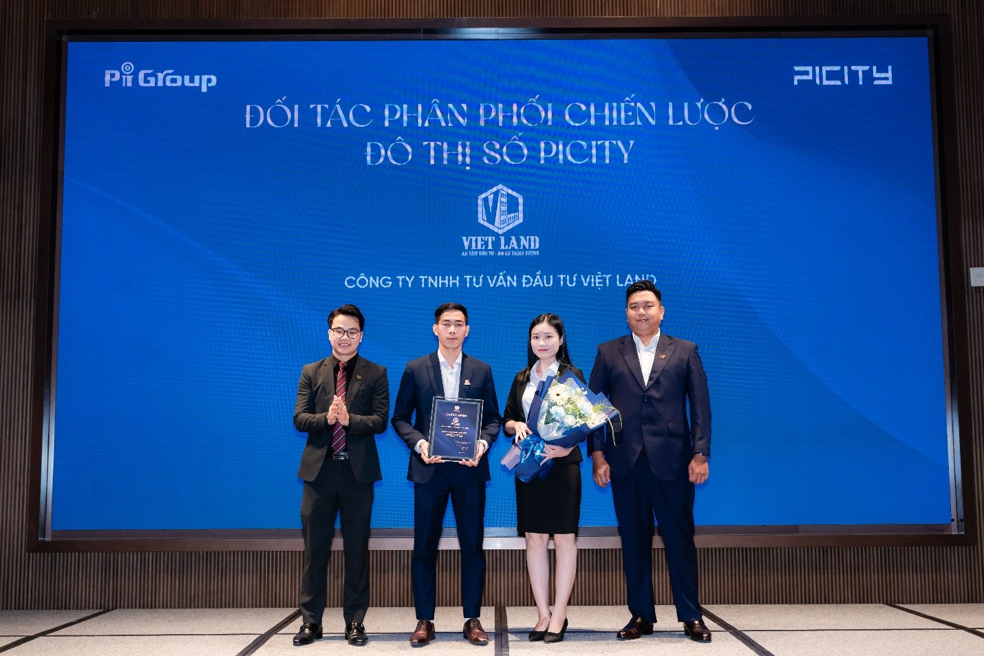 Pi Group hợp tác cùng Việt Land, mở rộng mạng lưới phân phối Đô thị số Picity