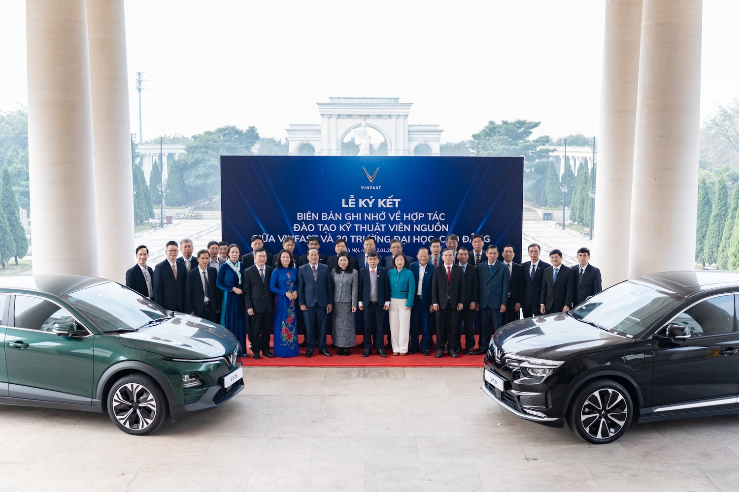 Buổi k&yacute; kết hợp t&aacute;c VinFast với c&aacute;c trường đại học