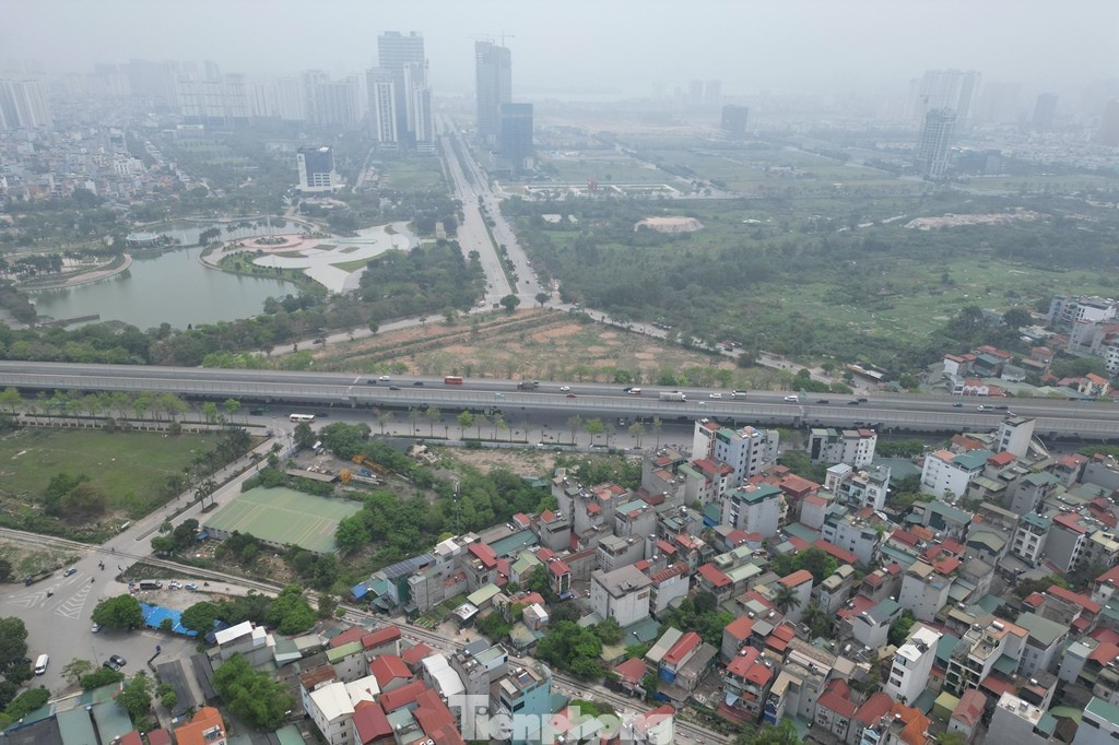 Người dân ngóng chờ ngày tái định cư, đại lộ Tây Thăng Long 'sáng cửa' ngày về đích