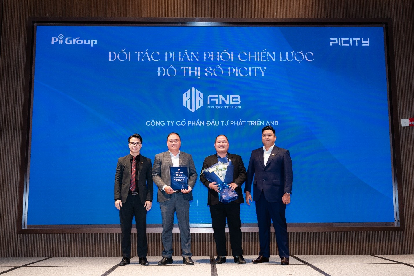 Pi Group và ANB hợp tác chiến lược phân phối Đô thị số Picity