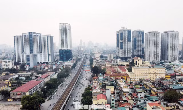 Bất động sản đối mặt nhiều 'sức ép', giao dịch khó bứt phá