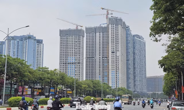 Lãi suất thả nổi neo cao, người mua nhà chật vật xoay xở