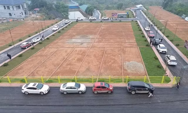 Ồ ạt phân lô bán nền, 'thổi giá' đất vùng ven Hà Nội 'ăn theo' thông tin quy hoạch