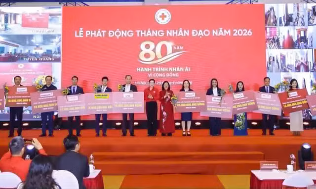 Nam A Bank trao tặng 10 tỷ đồng hưởng ứng Tháng Nhân đạo năm 2026