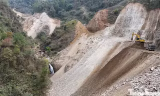 Hai công nhân bị vùi lấp tại dự án đường nối với cao tốc Nội Bài - Lào Cai