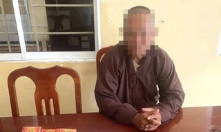 Đóng giả nhà sư đi bán nhang, kêu gọi ủng hộ xây chùa