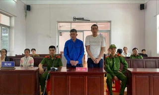 Châm lửa đốt bạn nhậu vì nghi trộm điện thoại 