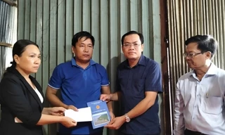 Hỗ trợ gia đình người mẹ lấy thân che con 3 tuổi trước đàn ong vò vẽ