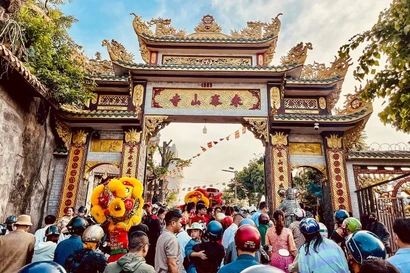 Học Hán Nôm: Giới trẻ chỉ thích đọc bia, viết sớ, hay đi cúng?