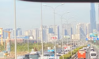 Người dân du xuân sáng mùng 2 Tết, cao tốc TPHCM - Long Thành - Dầu Giây ùn tắc kéo dài 