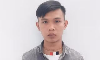 Vụ tài xế ô tô gắn biển giả, tông xe CSGT rồi bỏ chạy: Tạm giữ một đối tượng 
