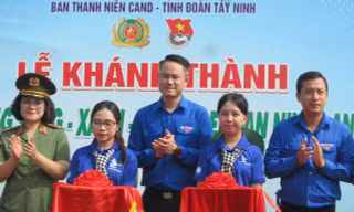 Tuổi trẻ Tây Ninh và tuổi trẻ Công an nhân dân tri ân công lao các anh hùng liệt sĩ