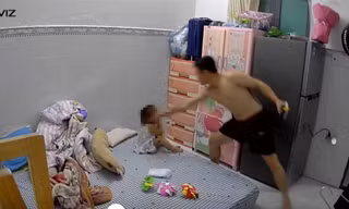 Người đàn ông ở TPHCM bị tạm giữ sau clip nghi bạo hành bé gái 3 tuổi