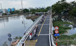 Cầu Phú Định thông xe trở lại, người dân thoát cảnh kẹt giờ cao điểm