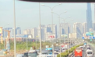 Người dân du xuân sáng mùng 2 Tết, cao tốc TPHCM - Long Thành - Dầu Giây ùn tắc kéo dài 