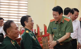 Bộ trưởng Bộ Công an thăm, tặng quà thương bệnh binh, người có công tỉnh Phú Thọ