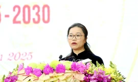 Bà Bùi Thị Minh phát biểu nhận nhiệm vụ.