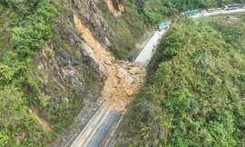 Tìm thấy 3 nạn nhân bị vùi lấp trong vụ sạt lở trên Quốc lộ 6