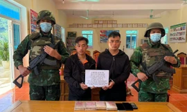 Lợi dụng mưa lớn, 2 đối tượng lên biên giới vận chuyển heroin đi tiêu thụ