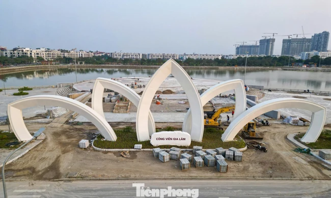 Diện mạo công viên gần 300 tỷ đồng với cổng hoa sen 5 cánh ở Hà Nội
