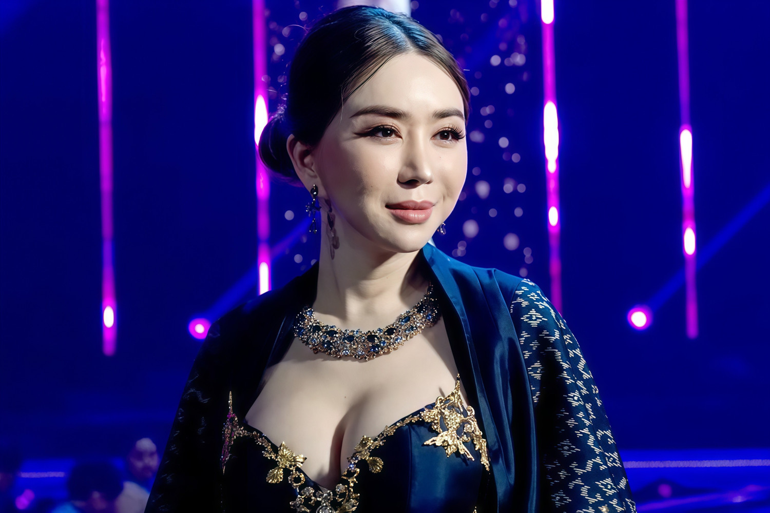 Anne Jakrajutatip &ndash; nữ tỷ ph&uacute; chuyển giới sở hữu k&ecirc;nh JKN18