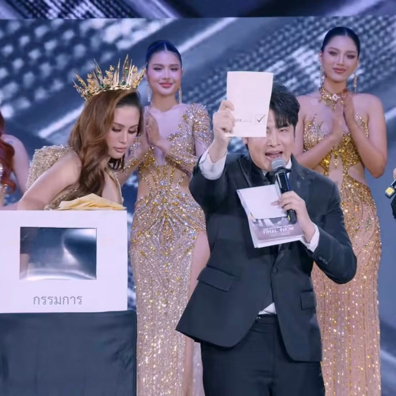 Kh&aacute;n giả tham gia bầu cử hoa hậu