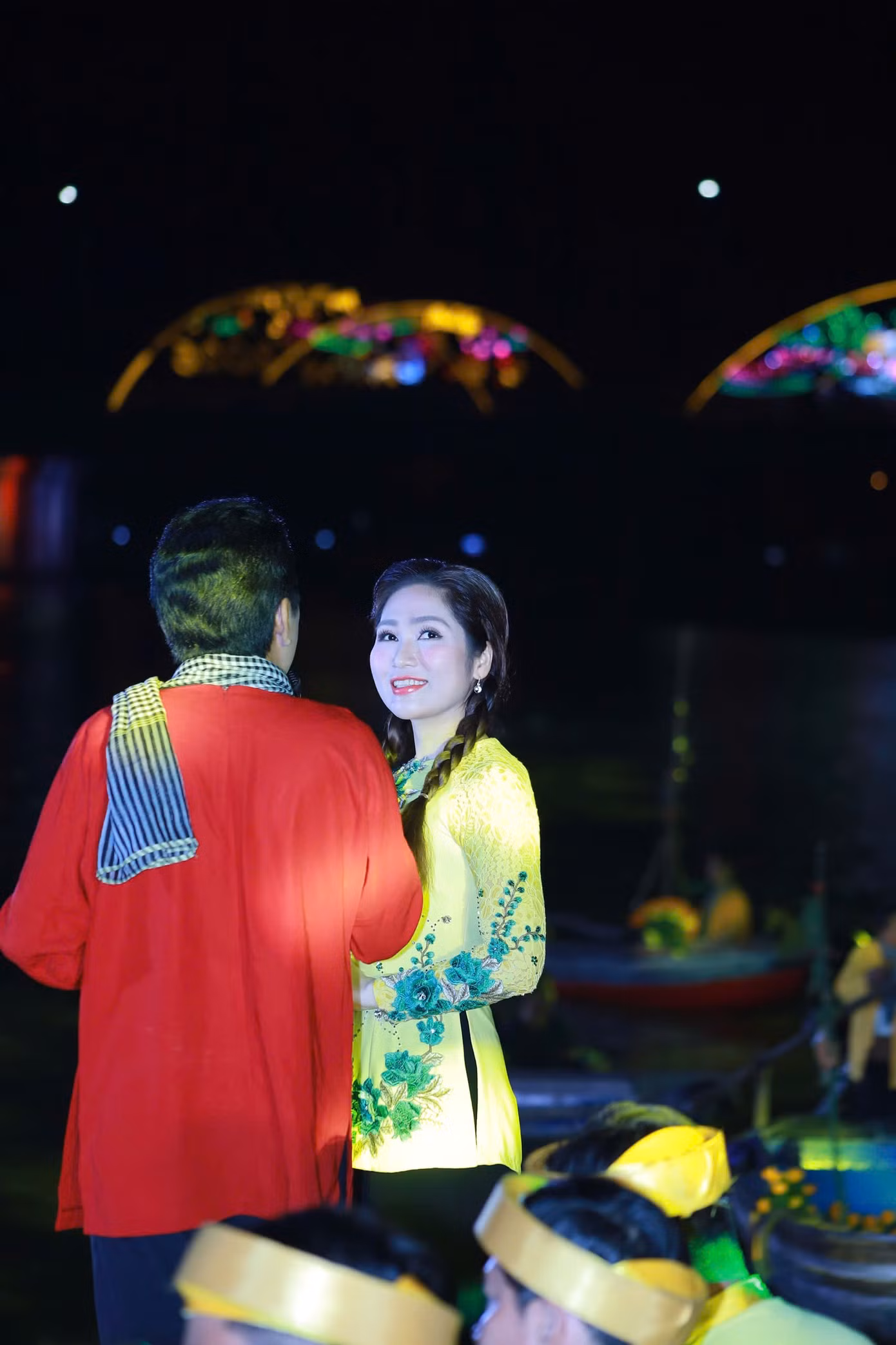 nhu-huynh-phien-cho-noi-1.jpg